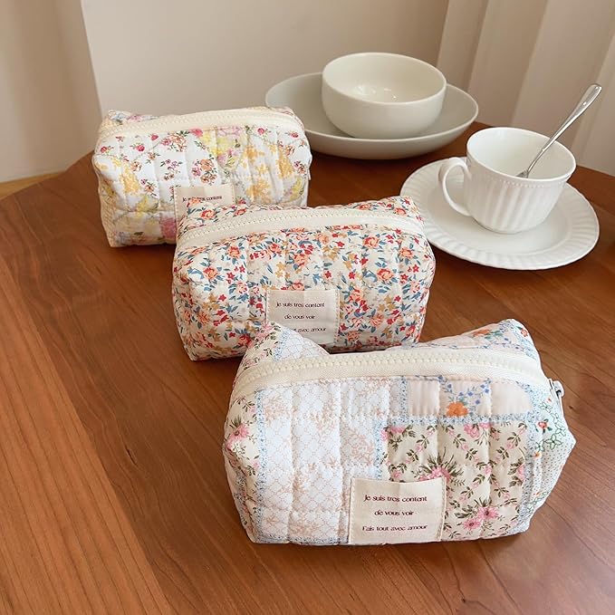 Sminra Floral Makeup Bag Small Cotton Quilted Cosmetic Bag Organizer, Aesthetic Cottagecore Preppy Portable Pouch Purse Toiletry Bag for Women Girls Travel accessories (Red Floral-S)