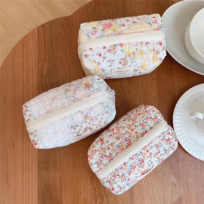 Sminra Floral Makeup Bag Small Cotton Quilted Cosmetic Bag Organizer, Aesthetic Cottagecore Preppy Portable Pouch Purse Toiletry Bag for Women Girls Travel accessories (Beige Floral-S)