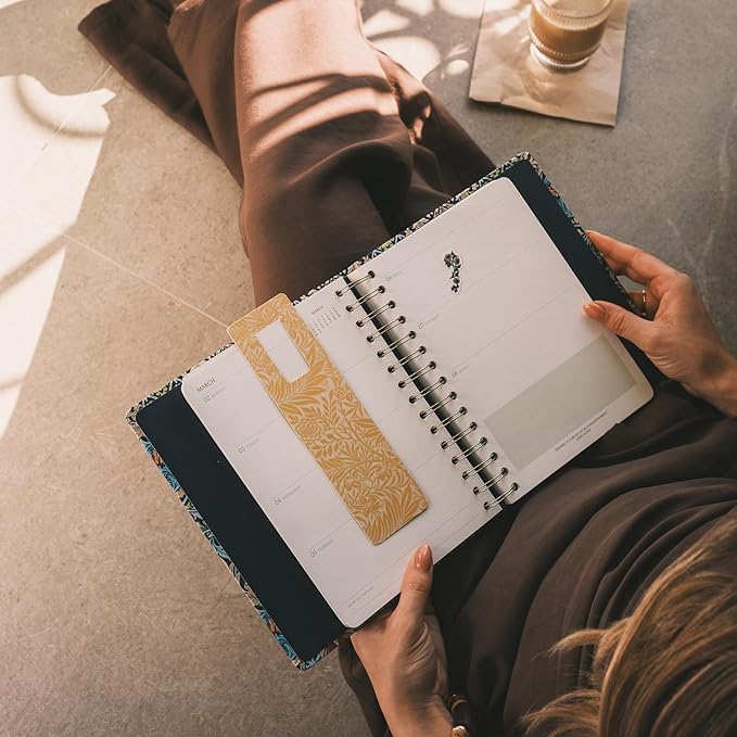 KOKONOTE Planner 2025-2026 William Morris Wall Art - Planner for Women 17 Month(Aug 25/ Dec 26) | Weekly & Monthly Academic planner 2025-2026 | 6.4" x 7.9" | Hardcover Agenda 2025 | Thick paper 120 g/m²