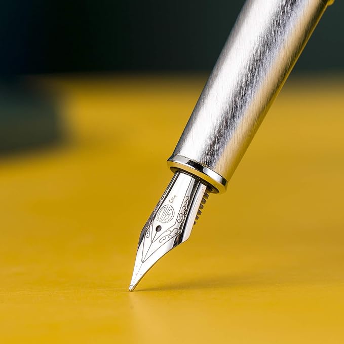 Hongdian 920 Green Metal Fountain Pen, Steel Fine Point Classic Pen, Includes Refillable Converter and Pen Pouch