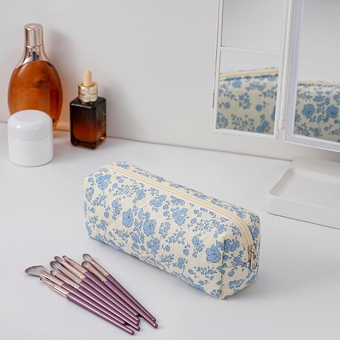 Cute Floral Cotton Makeup Brush Cosmetic Bag for Women, Travel Quilted Zipper Make Up Bag, Flowers Toiletry Organizer Case Kawaii Makeup Cosmetic Travel Cloth Pouch (Blue Floral)