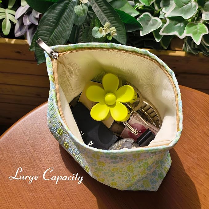 STARDW Aesthetic Floral Makeup Bag Cute Small Cosmetic Bags for Women Girls, Travel Toiletry Bag Large Capacity Zipper Makeup Pouch, Purse Organizer Pouches (Fresh Green)