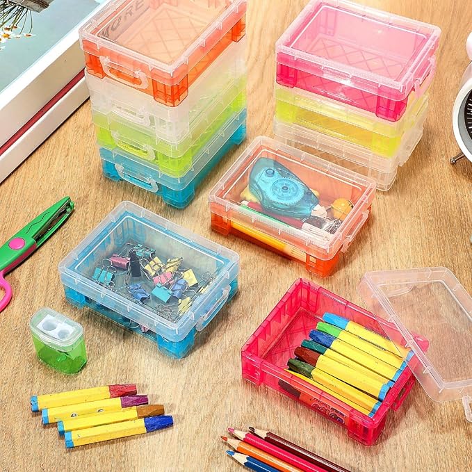 Suzile 25 Pcs Plastic Crayon Boxes with Snap Lids Crayon Storage Organizer Stackable Container Bulk Pencil Case for Pen Crafts Classroom Supplies(Clear, Red, Blue, Green,Orange)