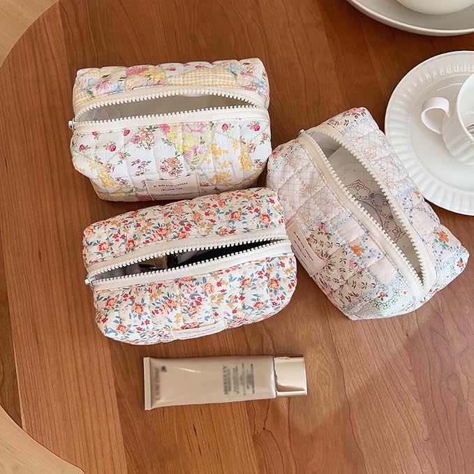 Sminra Floral Makeup Bag Small Cotton Quilted Cosmetic Bag Organizer, Aesthetic Cottagecore Preppy Portable Pouch Purse Toiletry Bag for Women Girls Travel accessories (Beige Floral-S)