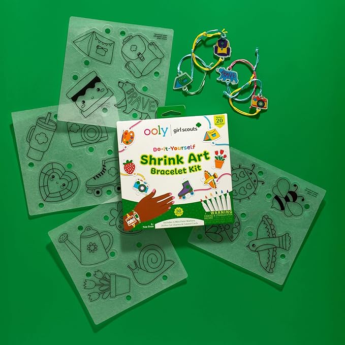 Ooly x Girl Scouts 30 PC DIY Shrinking Art Bracelet Kit for Kids with Markers, 20 Plastic Pre Cut Charms and More, No Mess Creative Activity Jewelry Making Kit