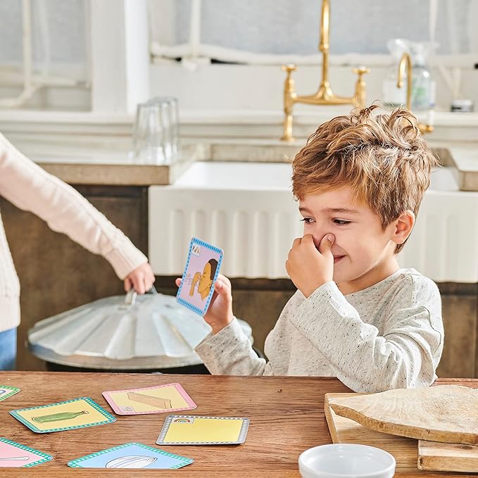eeBoo Scavenger Hunt Indoors Game, a Finding Game that develops observational and Analytical Skills, Includes 50 Cards & Instructions, for Ages 3 and up
