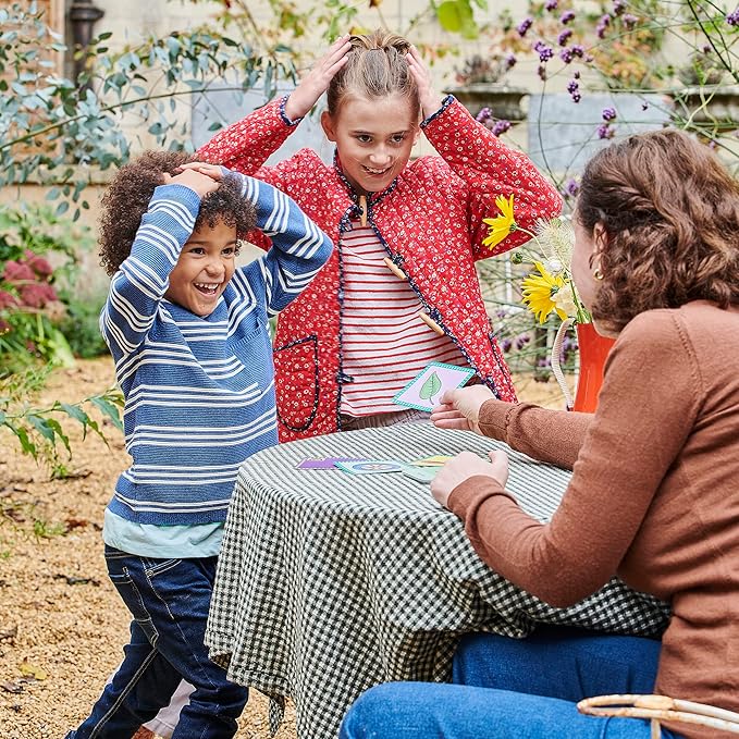 eeBoo: Scavenger Hunt Outdoors Game, 50 Illustrated Finding Cards, Develops Observation and Analytical Skills, for Ages 3 and up